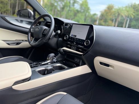 Used 2024 Lexus NX 250 FWD w/ Towing Package (2000 Lbs) image 3