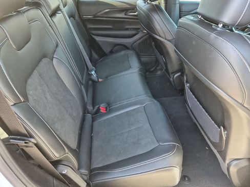 Used 2025 Jeep Grand Cherokee Altitude RWD image 19