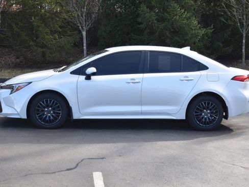 Used 2025 Toyota Corolla LE image 26