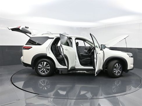 Used 2022 Nissan Pathfinder SL w/ SL Black Package image 38