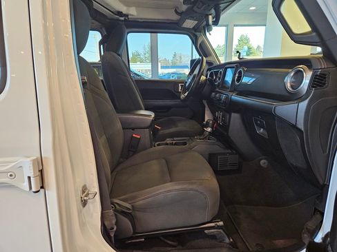 Used 2019 Jeep Wrangler Unlimited Sahara w/ Uconnect 4C Nav & Sound Group image 25