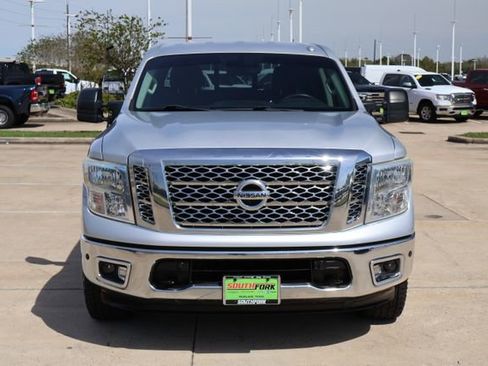 Used 2017 Nissan Titan SV image 2