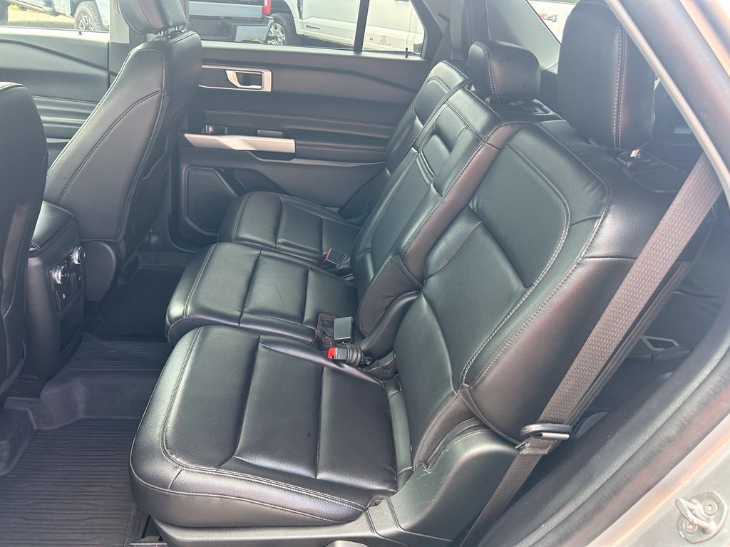 Used 2021 Ford Explorer XLT w/ Equipment Group 202A AWD/4WD image 11
