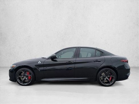 Used 2018 Alfa Romeo Giulia Quadrifoglio w/ Driver Assist Dynamic Package image 9