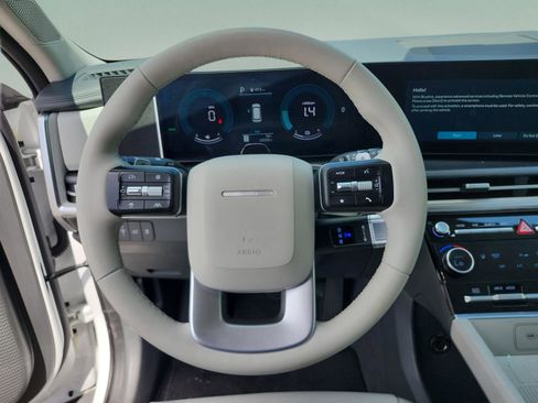 Used 2025 Hyundai Santa Fe SEL FWD image 9