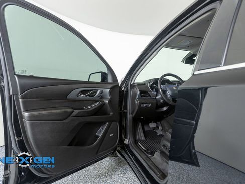 Used 2020 Chevrolet Traverse Premier FWD image 9