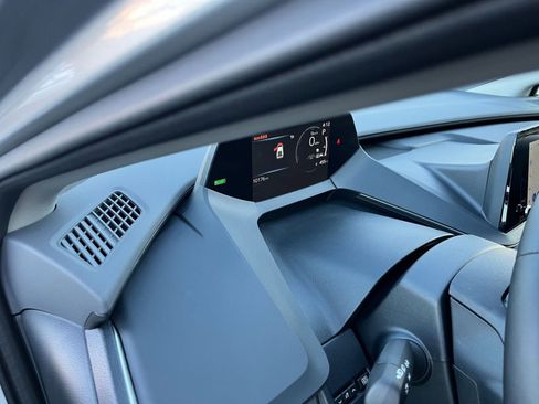 Used 2025 Toyota Prius LE image 34