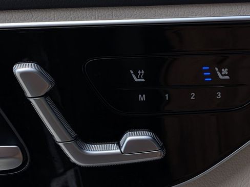 Used 2025 Mercedes-Benz C 300 4MATIC Sedan image 15