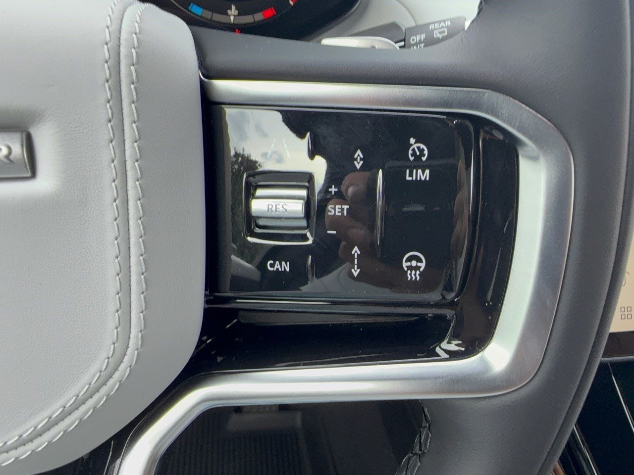 New 2027 Land Rover Range Rover Sport SE AWD/4WD image 18