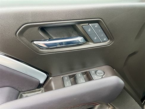 Used 2024 Chevrolet Colorado Z71 w/ Z71 Convenience Package 2 image 17