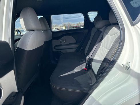 Used 2016 Kia Soul + FWD image 12