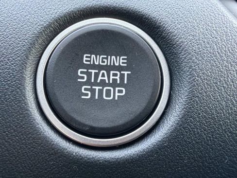 Used 2025 Kia Seltos EX FWD image 16
