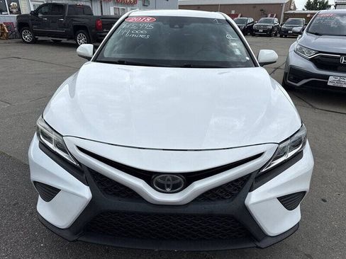 Used 2018 Toyota Camry SE FWD image 12