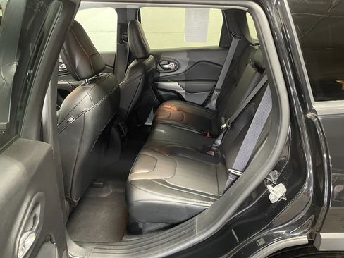 Used 2022 Jeep Cherokee Limited image 11