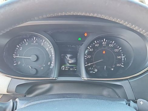 Used 2018 Toyota Avalon Limited image 19