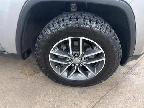 Used 2018 Jeep Grand Cherokee Limited w/ Luxury Group II AWD/4WD image 15