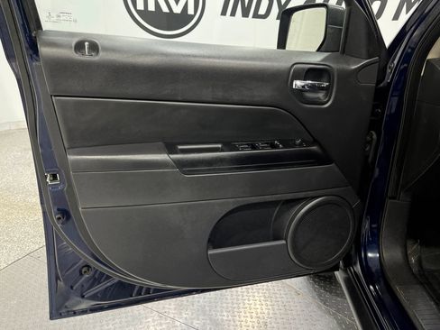 Used 2014 Jeep Patriot Latitude w/ All Weather Capability Group AWD/4WD image 12