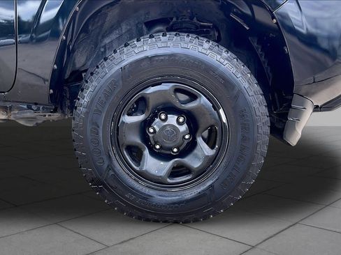 Used 2020 Toyota Tacoma SR5 RWD image 11