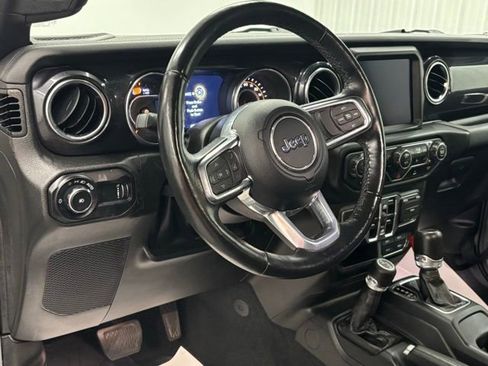 Used 2023 Jeep Wrangler Unlimited Sahara AWD/4WD image 17