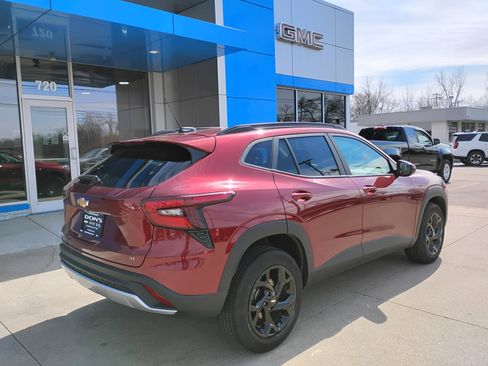 Used 2025 Chevrolet Trax LT w/ LT Convenience Package image 35