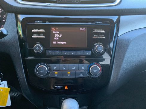 Used 2015 Nissan Rogue S image 17