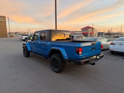 Used 2023 Jeep Gladiator Willys image 5