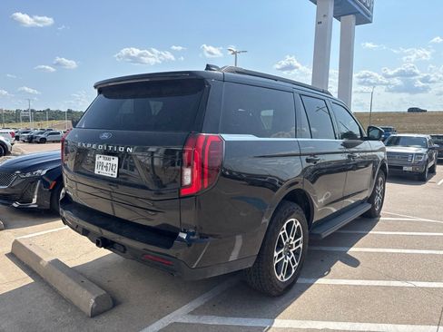 Used 2026 Ford Expedition Active AWD/4WD image 6