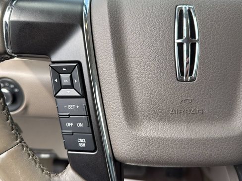 Used 2017 Lincoln Navigator Select RWD image 11