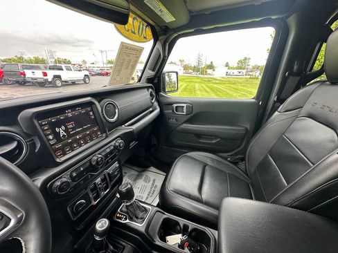 Used 2023 Jeep Gladiator Overland w/ LED Lighting Group AWD/4WD image 26