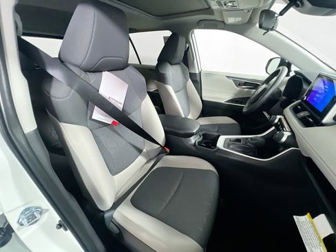 New 2025 Toyota RAV4 XLE image 31