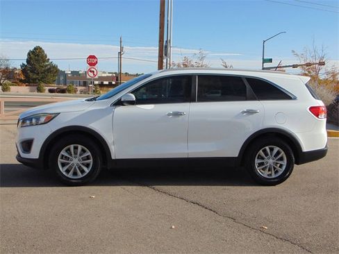 Used 2017 Kia Sorento LX image 7