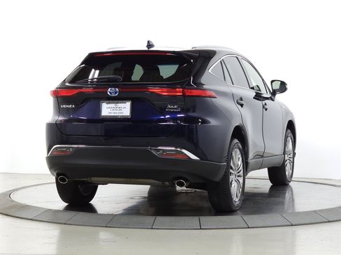 Used 2021 Toyota Venza XLE w/ Softex Package AWD/4WD image 11