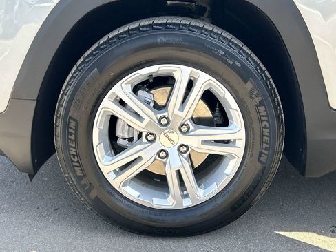 Used 2024 GMC Terrain SLE FWD image 32