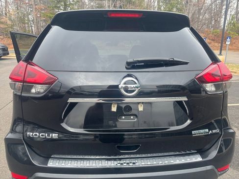 Used 2020 Nissan Rogue S w/ Special Edition Package image 18