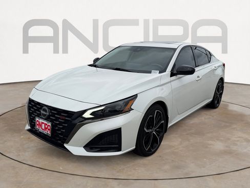 Used 2023 Nissan Altima 2.5 SR w/ SR Premium Package FWD image 6