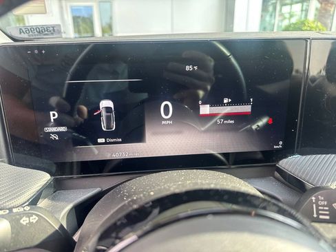 Used 2025 Nissan Kicks SR FWD image 6