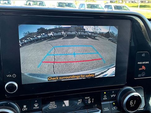 Used 2023 Toyota Highlander LE FWD image 15