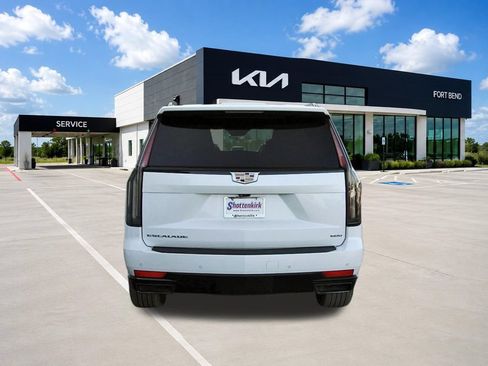 Used 2022 Cadillac Escalade ESV Sport Platinum AWD/4WD image 6