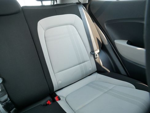 Used 2025 Hyundai Venue SEL FWD image 14