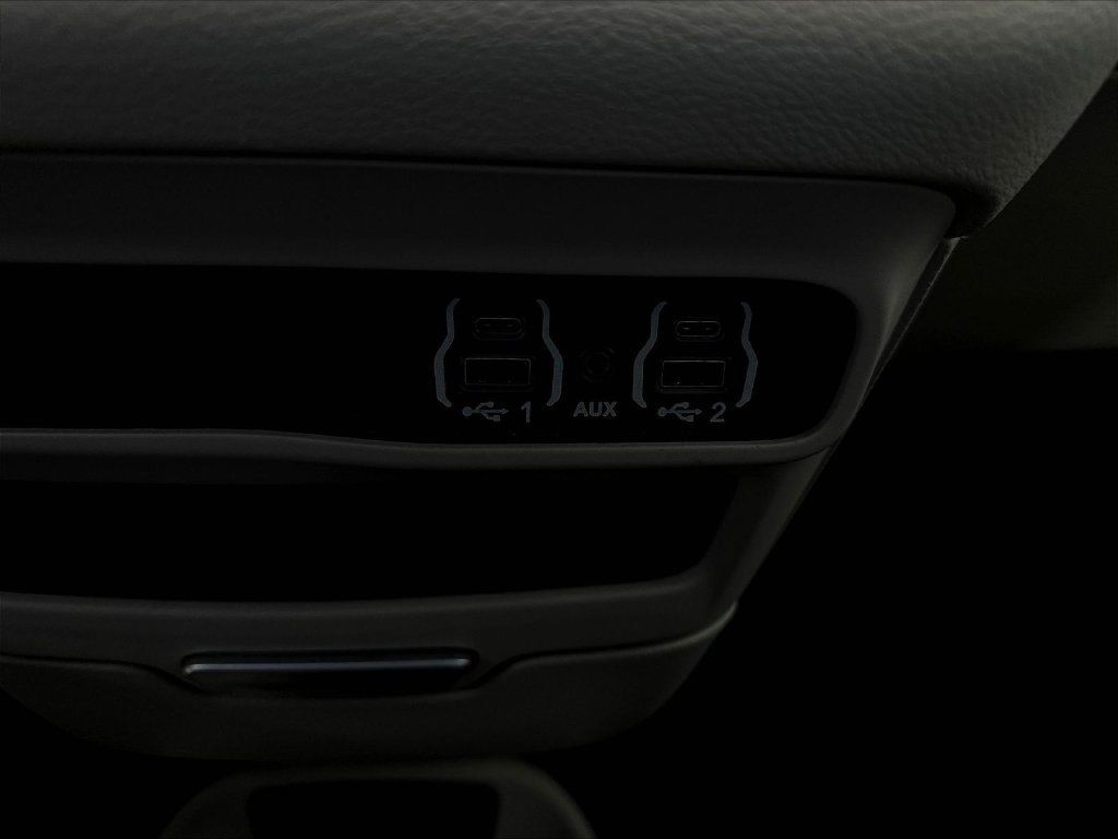 Used 2024 Chrysler Pacifica Touring-L FWD image 17