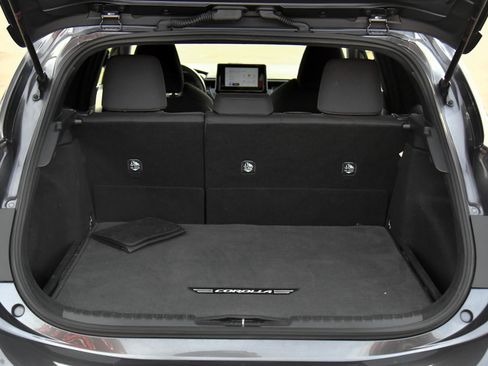 Used 2024 Toyota Corolla SE w/ SE Package image 41