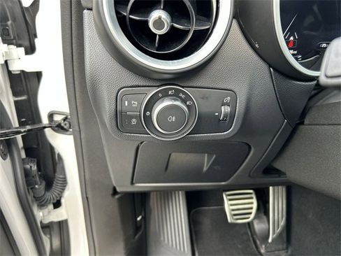 Used 2024 Alfa Romeo Stelvio Veloce image 17