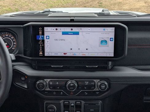 Used 2024 Jeep Wrangler Unlimited Rubicon image 17