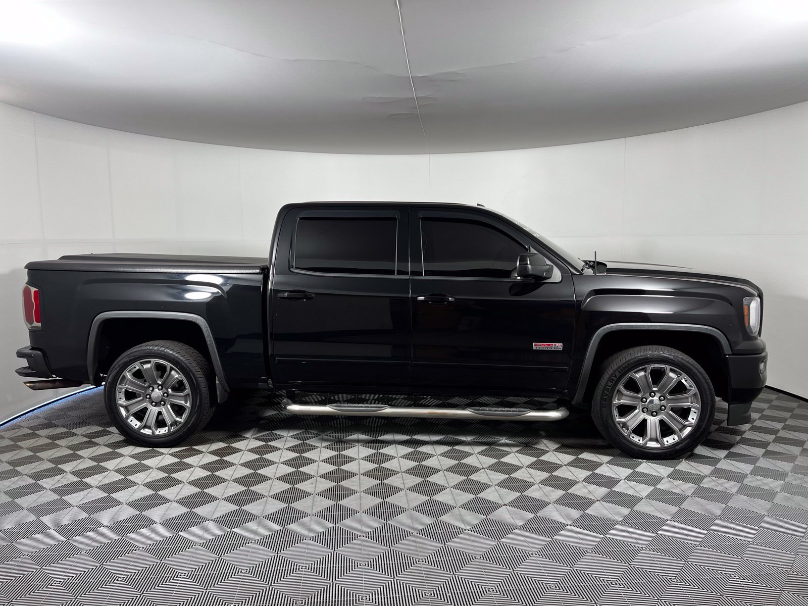 Used 2017 GMC Sierra 1500 SLT w/ All Terrain Package AWD/4WD image 4