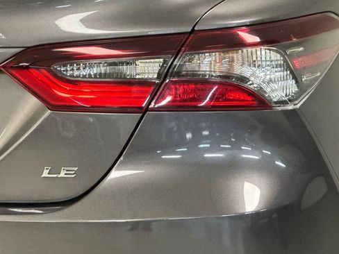 Used 2021 Toyota Camry LE image 23