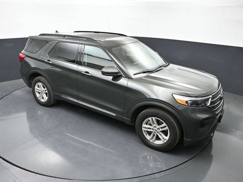 Used 2024 Ford Explorer XLT AWD/4WD image 38