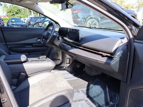 Used 2023 Nissan Ariya FWD image 32