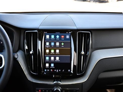 Certified 2025 Volvo XC60 B5 Plus w/ Climate Package image 23