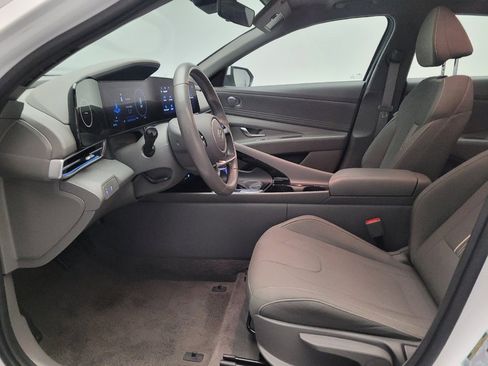 Used 2025 Hyundai Elantra SEL FWD image 17