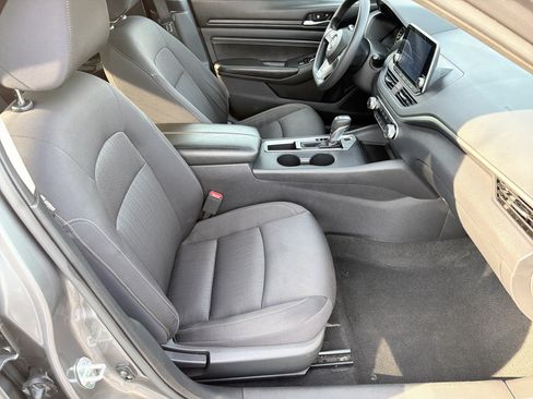 Used 2019 Nissan Altima 2.5 S FWD image 11